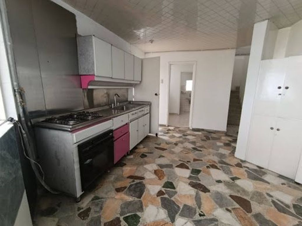 Casa de 7 alcobas en venta en Normandía, Bogotá, 330 m² · foto 10 de 20