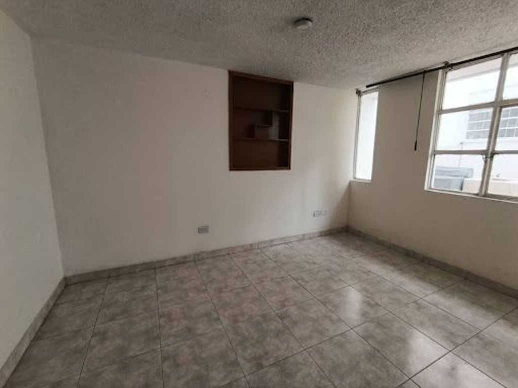 Casa de 7 alcobas en venta en Normandía, Bogotá, 330 m² · foto 18 de 20