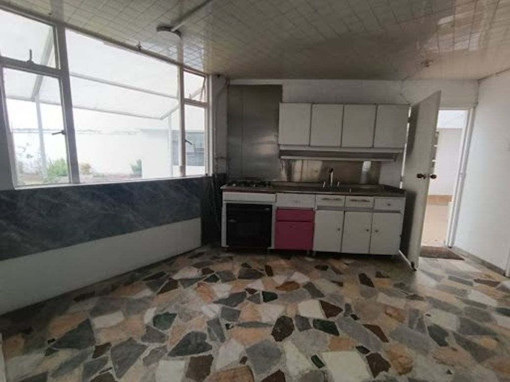 Casa de 7 alcobas en venta en Normandía, Bogotá, 330 m² · foto 9 de 20