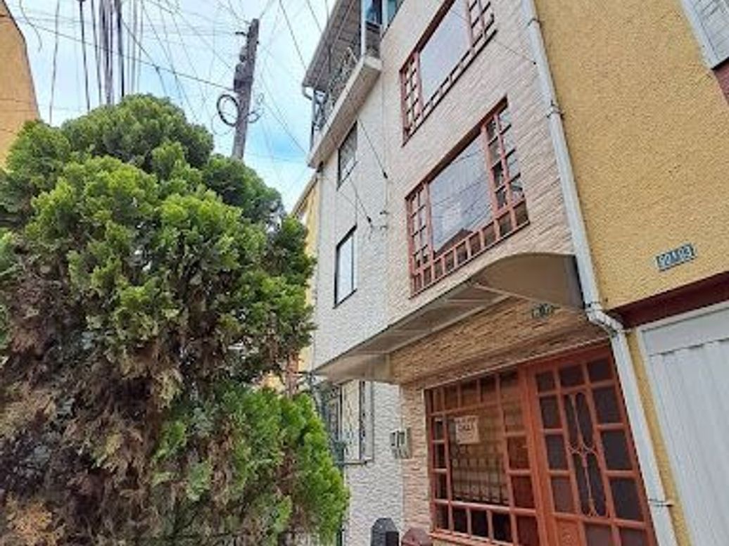 Casa de 2 alcobas en venta en Villa Anita, Bogotá, 108 m² · foto 2 de 20