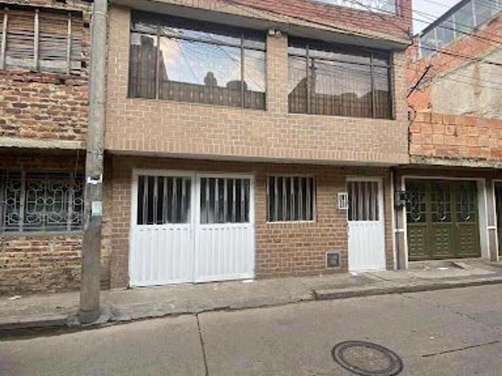 Casa de 5 alcobas en venta en La Gaitana, Bogotá, 180 m² · foto 2 de 20