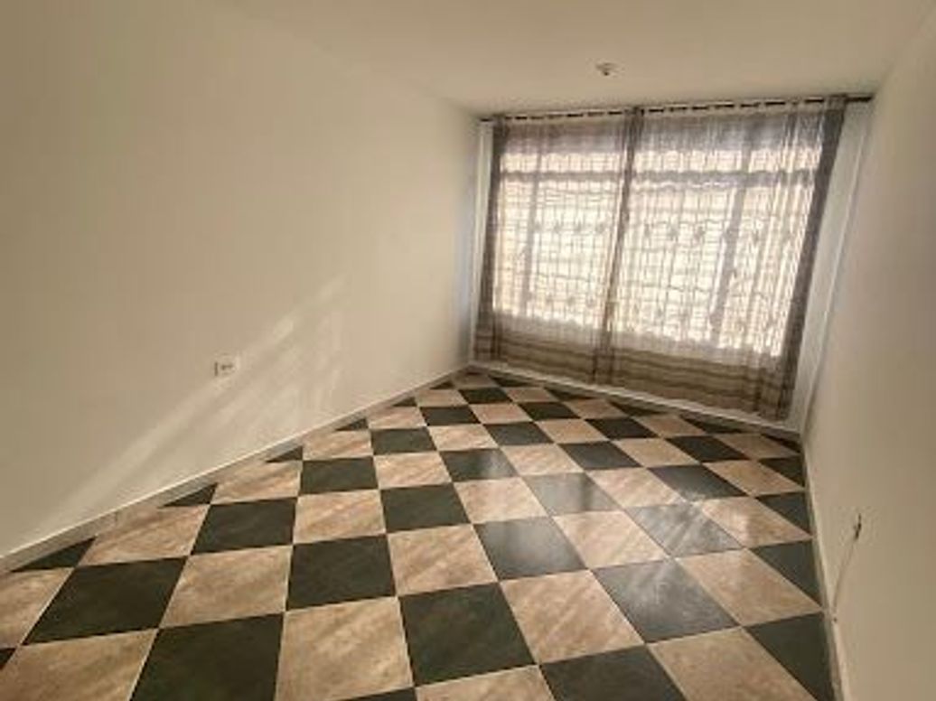 Casa de 5 alcobas en venta en La Gaitana, Bogotá, 180 m² · foto 13 de 20