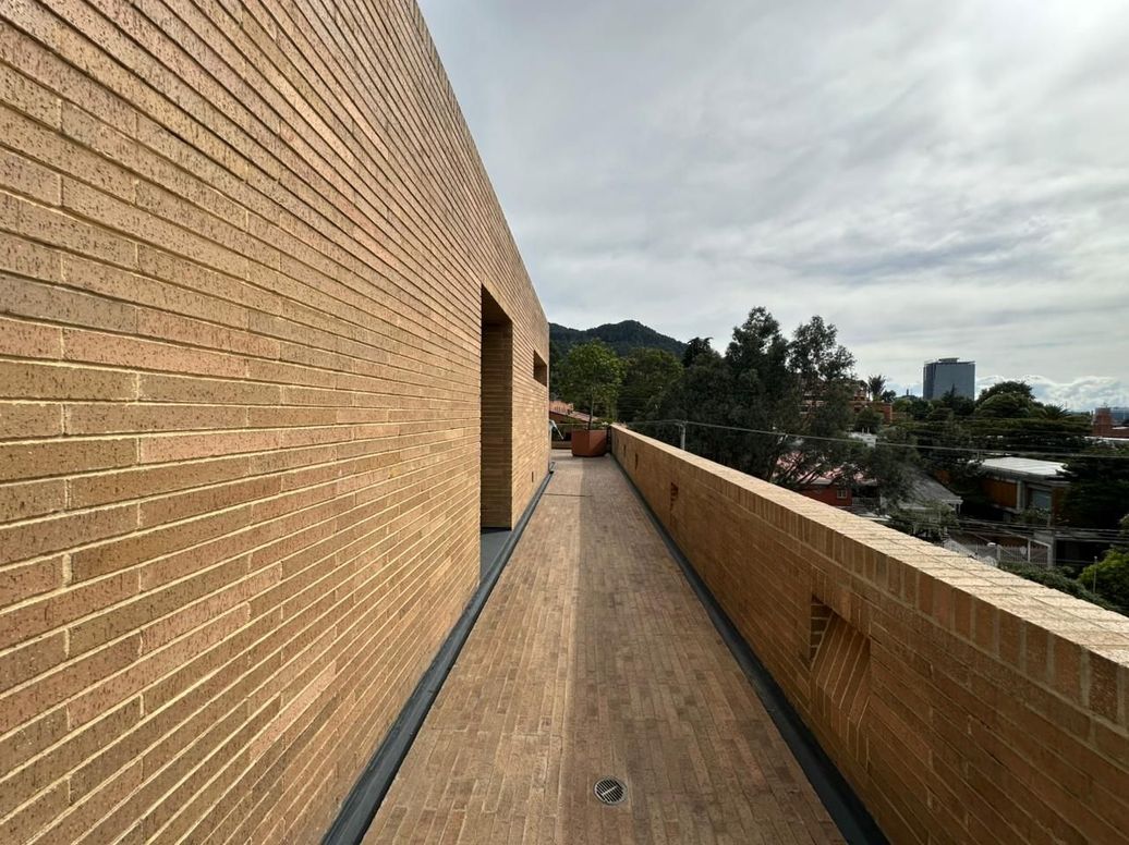 Apartamento de 3 alcobas en venta en Santa Barbara Alta, Bogotá, 286 m² · foto 2 de 20