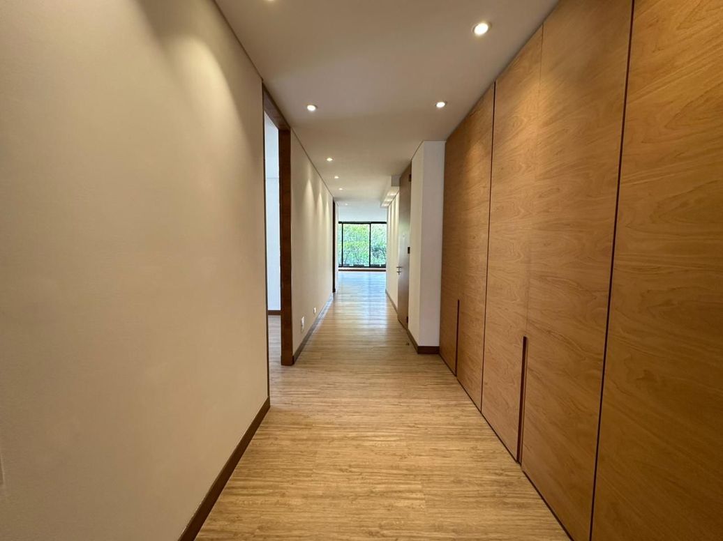 Apartamento de 2 alcobas en venta en Santa Barbara Alta, Bogotá, 181 m² · foto 10 de 16