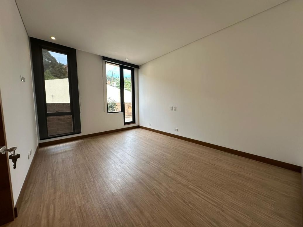 Apartamento de 2 alcobas en venta en Santa Barbara Alta, Bogotá, 181 m² · foto 11 de 16