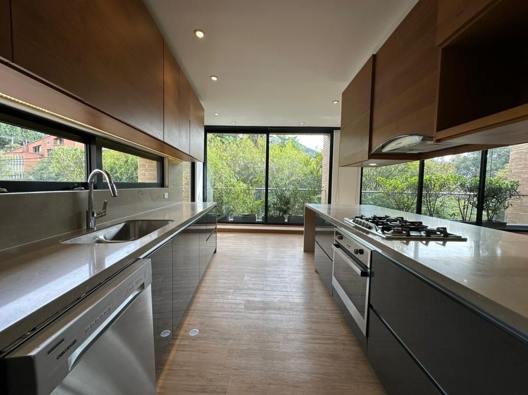 Apartamento de 2 alcobas en venta en Santa Barbara Alta, Bogotá, 181 m² · foto 8 de 16