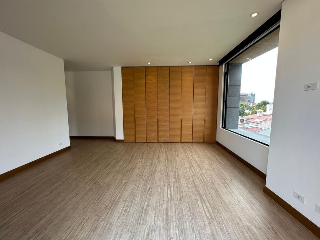 Apartamento de 2 alcobas en venta en Santa Barbara Alta, Bogotá, 181 m² · foto 13 de 16