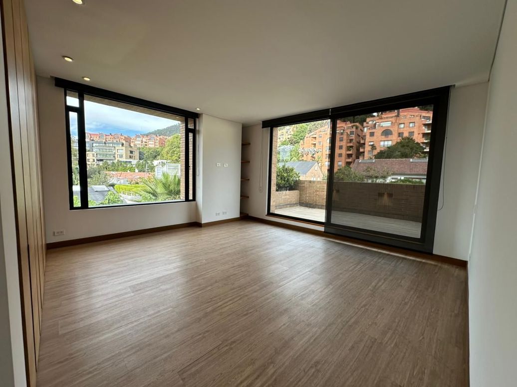Apartamento de 2 alcobas en venta en Santa Barbara Alta, Bogotá, 181 m² · foto 14 de 16