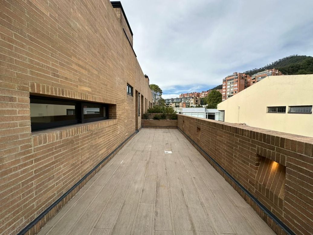 Apartamento de 2 alcobas en venta en Santa Barbara Alta, Bogotá, 181 m² · foto 15 de 16