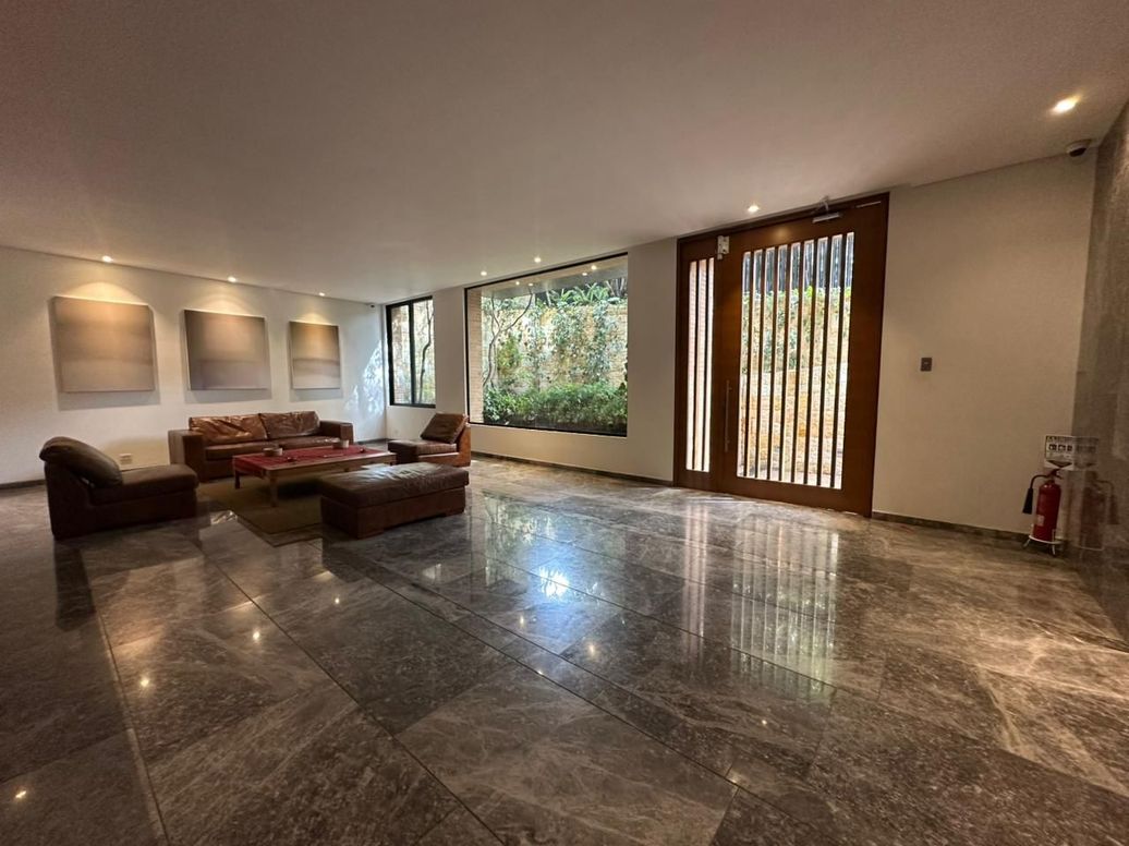 Apartamento de 2 alcobas en venta en Santa Barbara Alta, Bogotá, 181 m² · foto 3 de 16