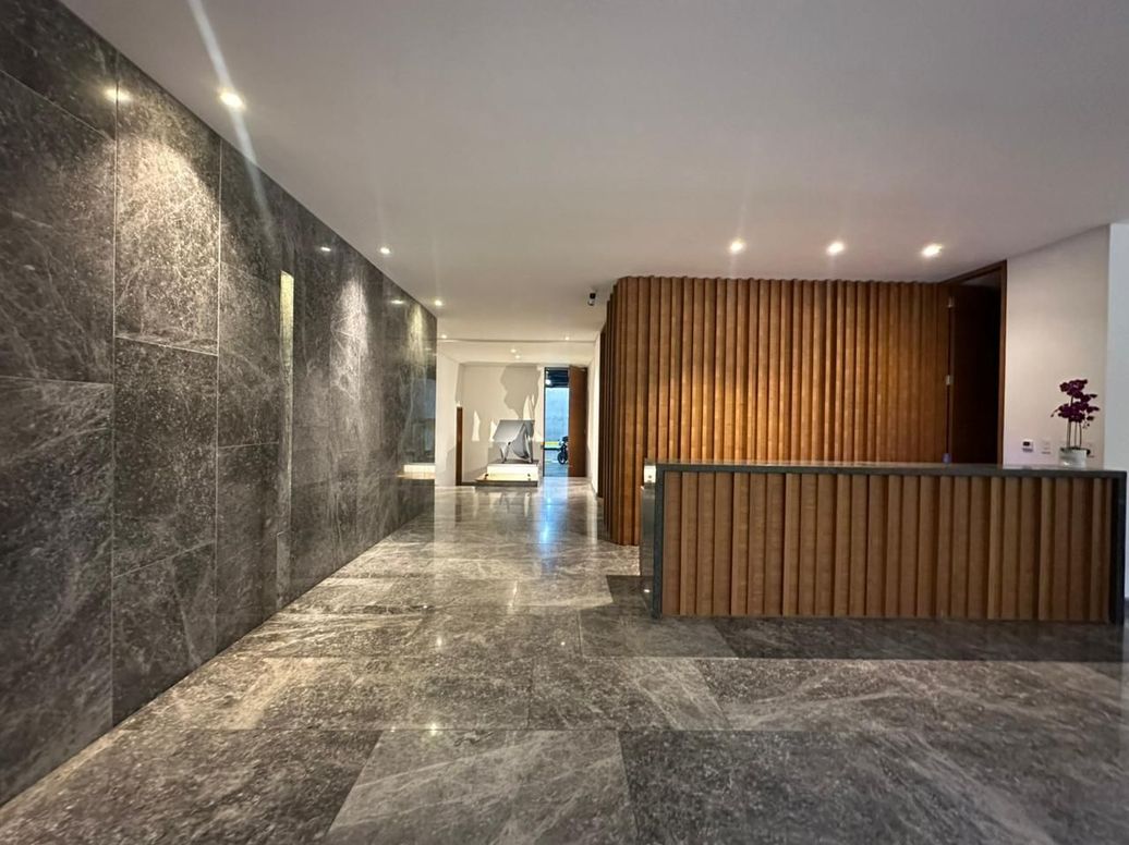 Apartamento de 2 alcobas en venta en Santa Barbara Alta, Bogotá, 181 m² · foto 2 de 16