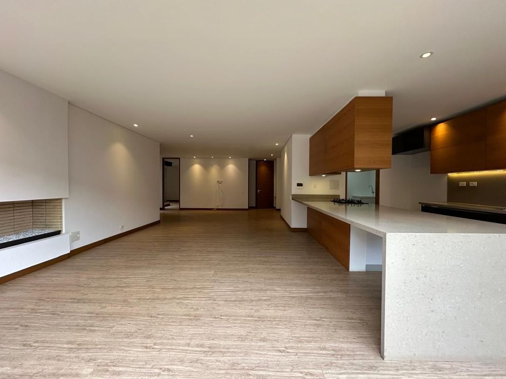 Apartamento de 2 alcobas en venta en Santa Barbara Alta, Bogotá, 147 m² · foto 6 de 19