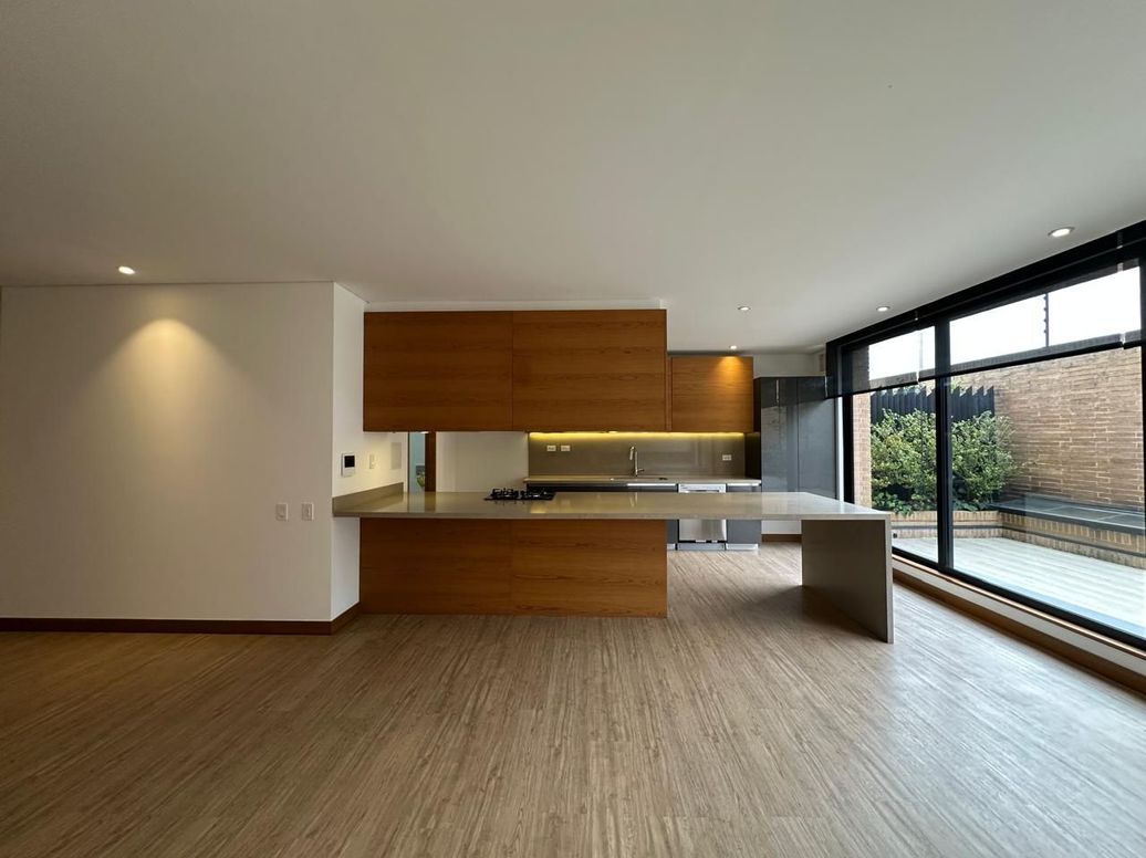 Apartamento de 2 alcobas en venta en Santa Barbara Alta, Bogotá, 147 m² · foto 5 de 19