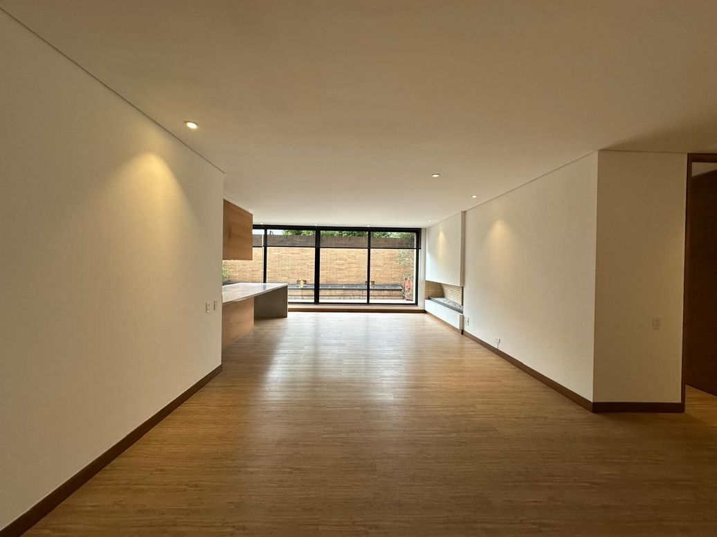 Apartamento de 2 alcobas en venta en Santa Barbara Alta, Bogotá, 147 m² · foto 4 de 19