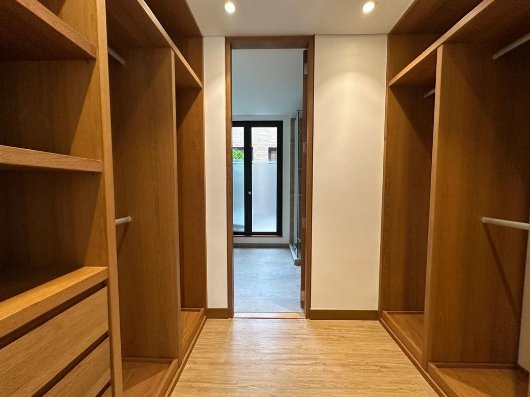 Apartamento de 2 alcobas en venta en Santa Barbara Alta, Bogotá, 147 m² · foto 14 de 19