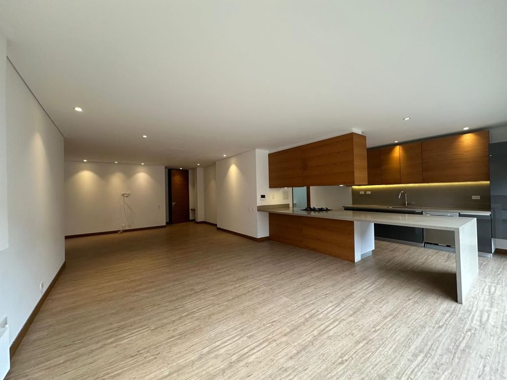 Apartamento de 2 alcobas en venta en Santa Barbara Alta, Bogotá, 147 m² · foto 7 de 19