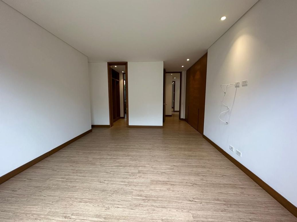 Apartamento de 2 alcobas en venta en Santa Barbara Alta, Bogotá, 147 m² · foto 13 de 19