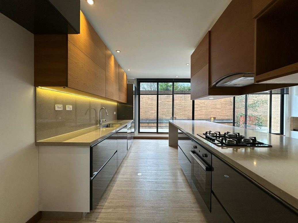 Apartamento de 2 alcobas en venta en Santa Barbara Alta, Bogotá, 147 m² · foto 10 de 19