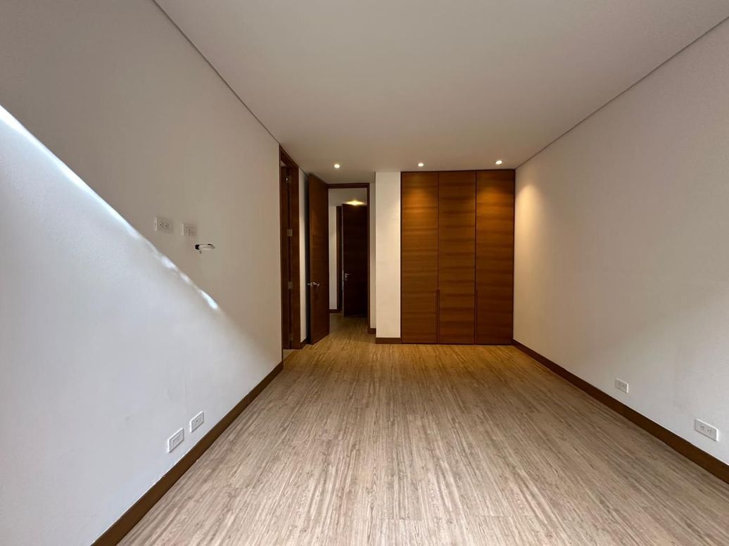 Apartamento de 2 alcobas en venta en Santa Barbara Alta, Bogotá, 145 m² · foto 11 de 13