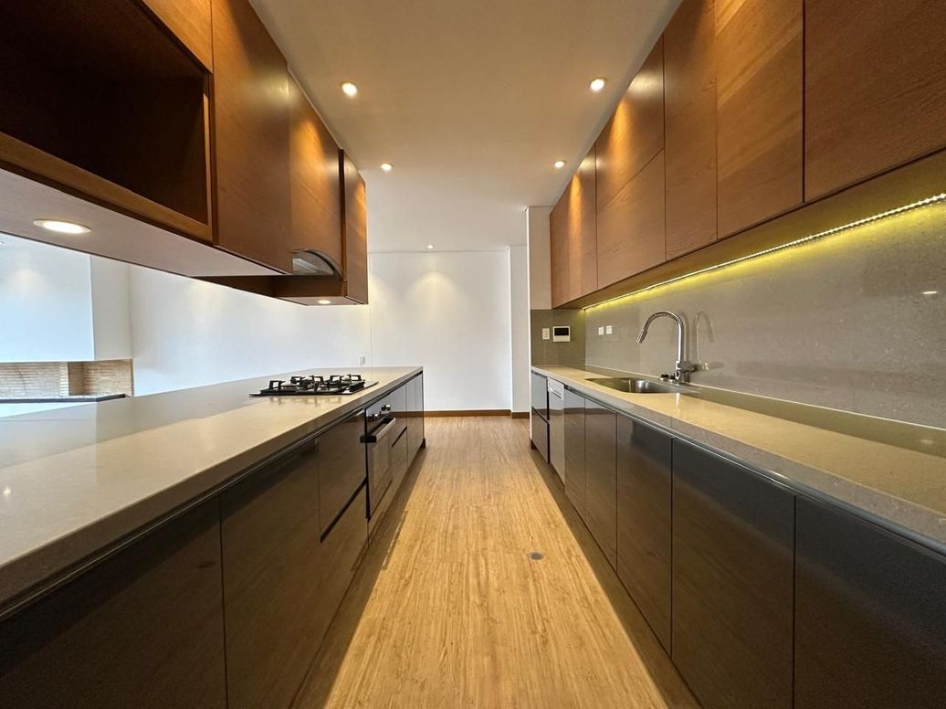 Apartamento de 2 alcobas en venta en Santa Barbara Alta, Bogotá, 145 m² · foto 9 de 13