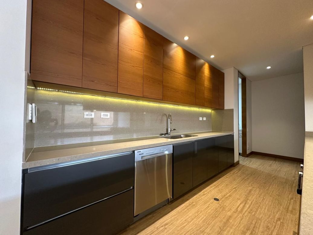 Apartamento de 2 alcobas en venta en Santa Barbara Alta, Bogotá, 145 m² · foto 7 de 13