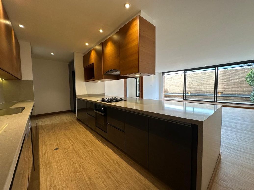 Apartamento de 2 alcobas en venta en Santa Barbara Alta, Bogotá, 145 m² · foto 8 de 13