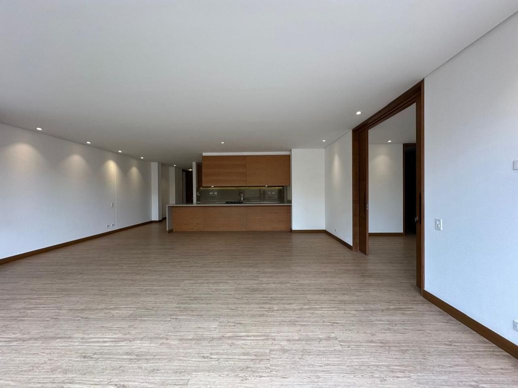 Apartamento de 2 alcobas en venta en Santa Barbara Alta, Bogotá, 145 m² · foto 4 de 13