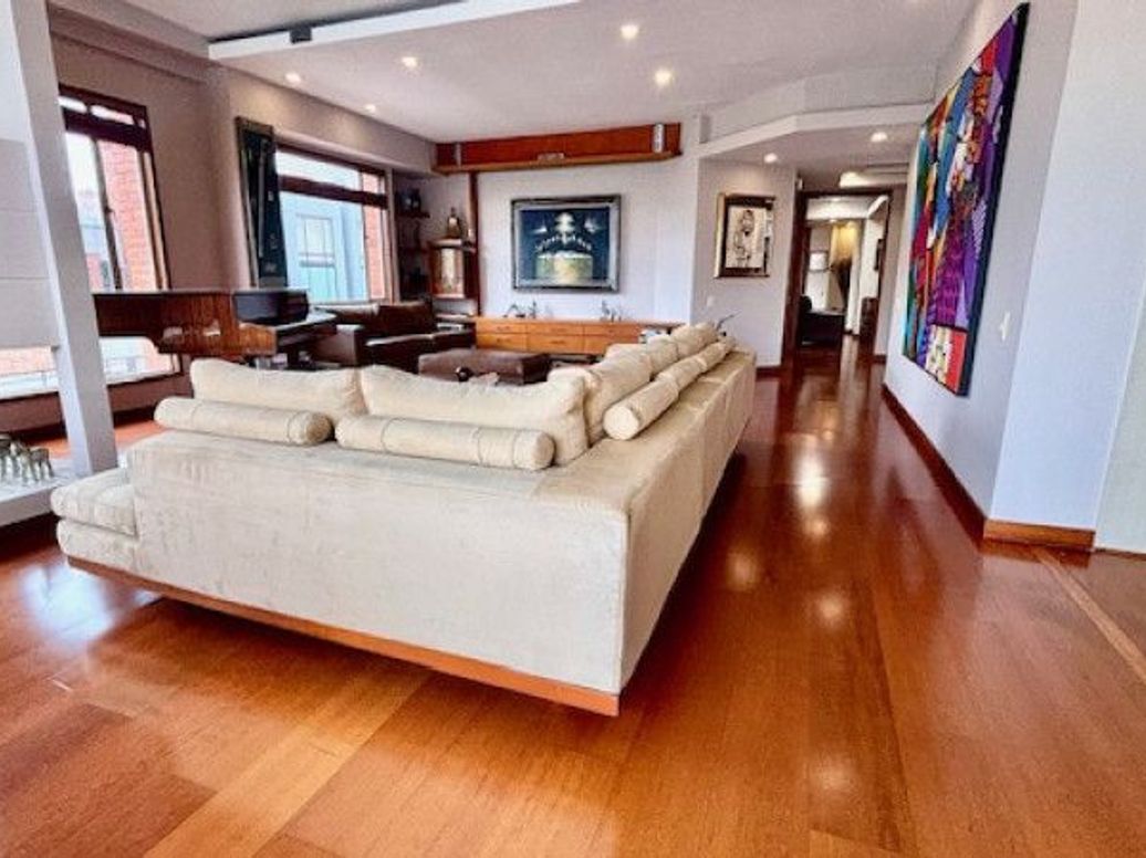Apartamento de 3 alcobas en venta en San José Del Prado, Bogotá, 196 m² · foto 3 de 20