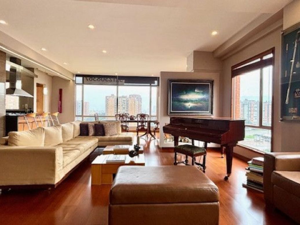 Apartamento de 3 alcobas en venta en San José Del Prado, Bogotá, 196 m² · foto 2 de 20