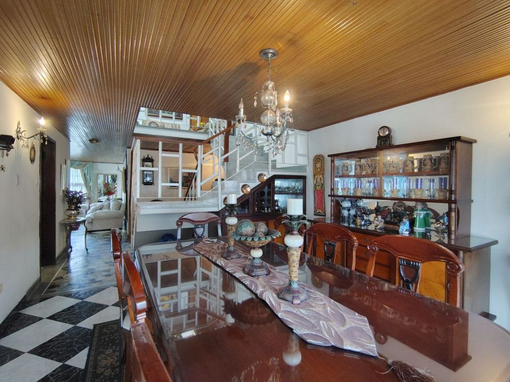 Casa de 5 alcobas en venta en El Salitre, Bogotá, 350 m² · foto 14 de 20