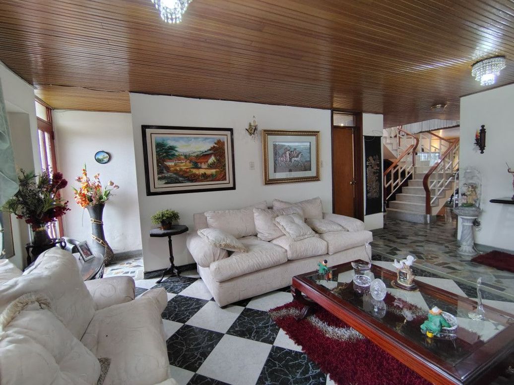 Casa de 5 alcobas en venta en El Salitre, Bogotá, 350 m² · foto 5 de 20