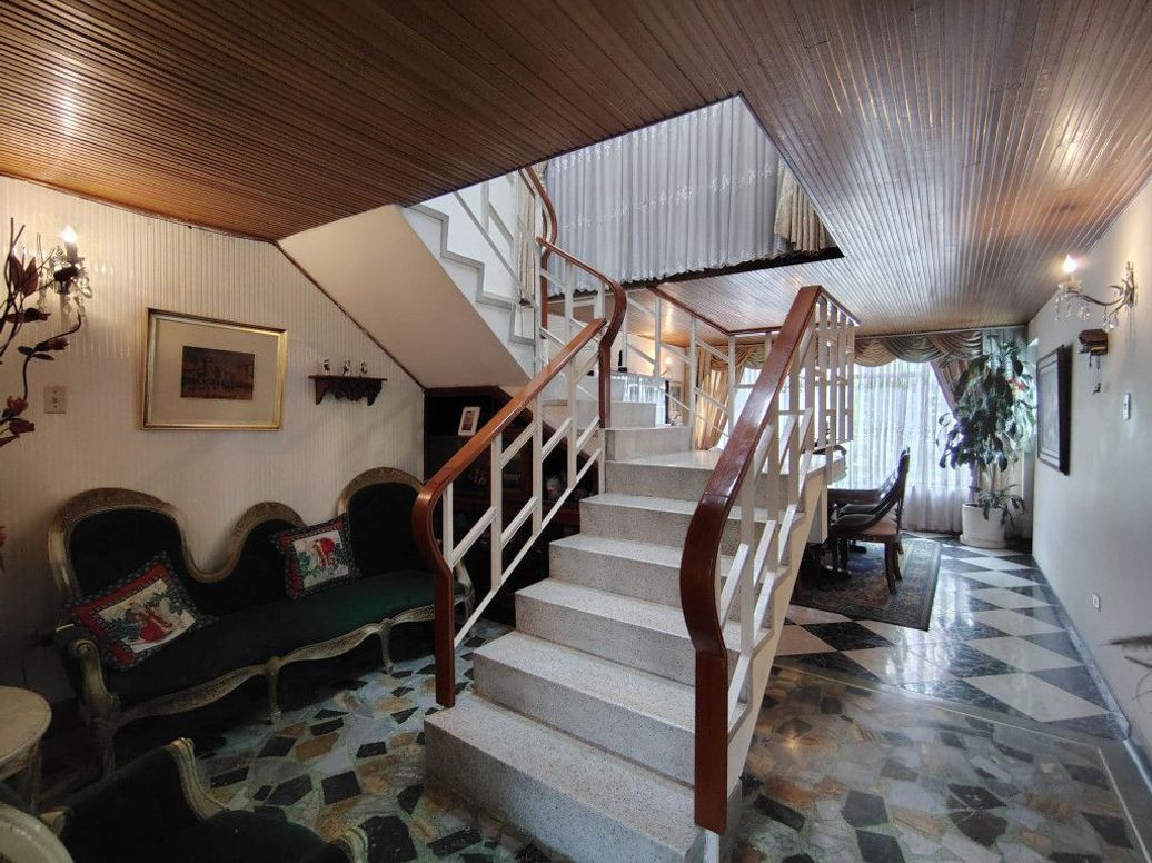 Casa de 5 alcobas en venta en El Salitre, Bogotá, 350 m² · foto 11 de 20