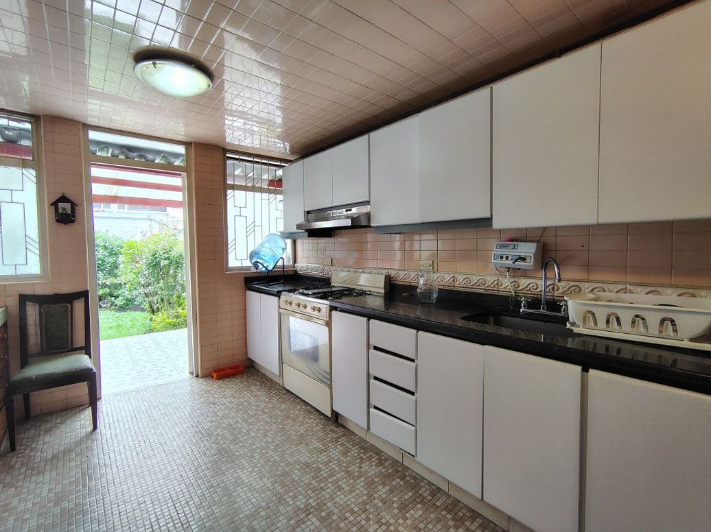 Casa de 5 alcobas en venta en El Salitre, Bogotá, 350 m² · foto 16 de 20