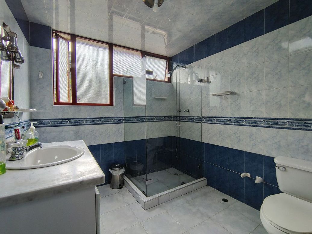 Casa de 5 alcobas en venta en El Salitre, Bogotá, 350 m² · foto 9 de 20