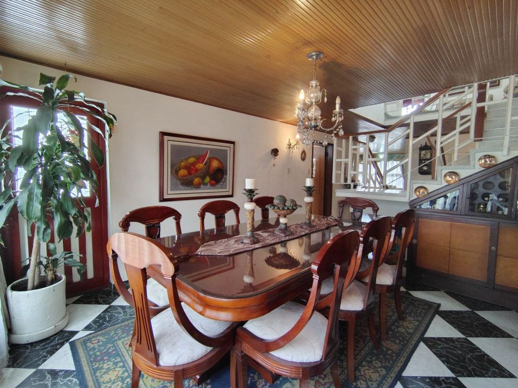 Casa de 5 alcobas en venta en El Salitre, Bogotá, 350 m² · foto 15 de 20