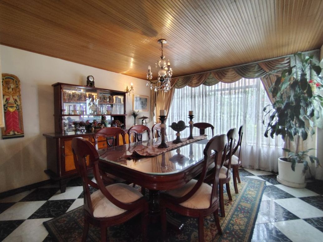 Casa de 5 alcobas en venta en El Salitre, Bogotá, 350 m² · foto 13 de 20