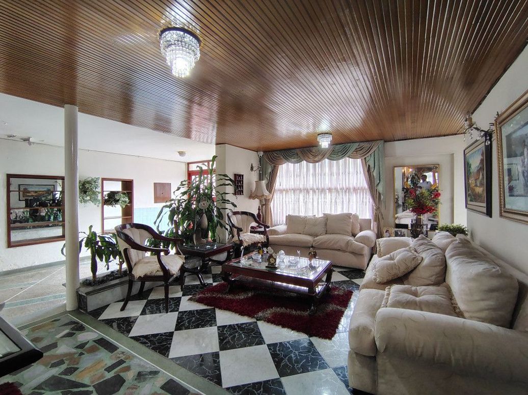 Casa de 5 alcobas en venta en El Salitre, Bogotá, 350 m² · foto 3 de 20