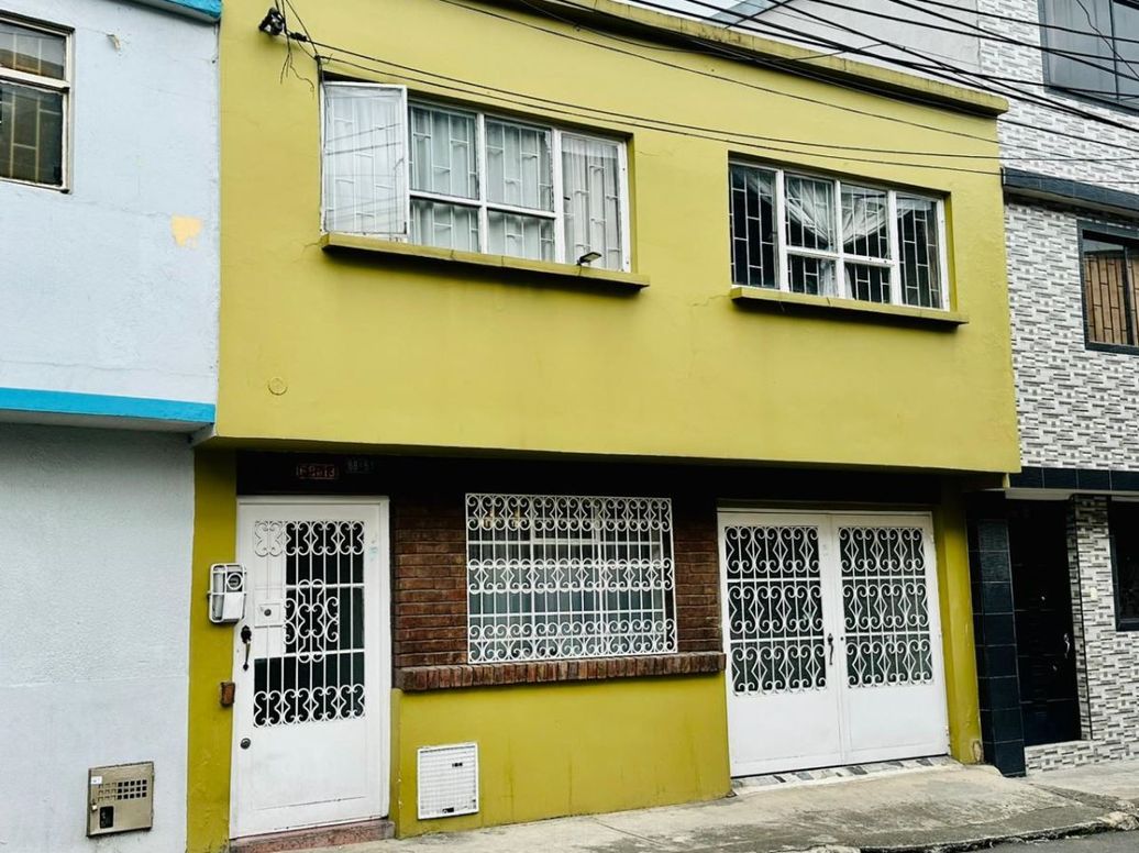 Casa de 4 alcobas en venta en Bellavista Occidental, Bogotá, 234 m² · foto 3 de 20