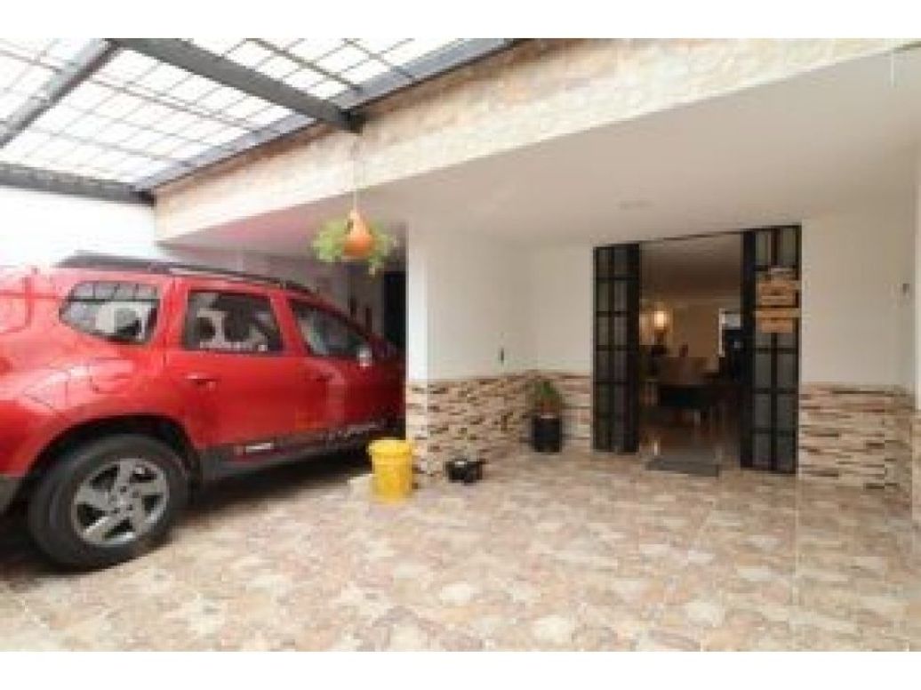Casa de 4 alcobas en venta en Minuto De Dios, Bogotá, 230 m² · foto 2 de 14
