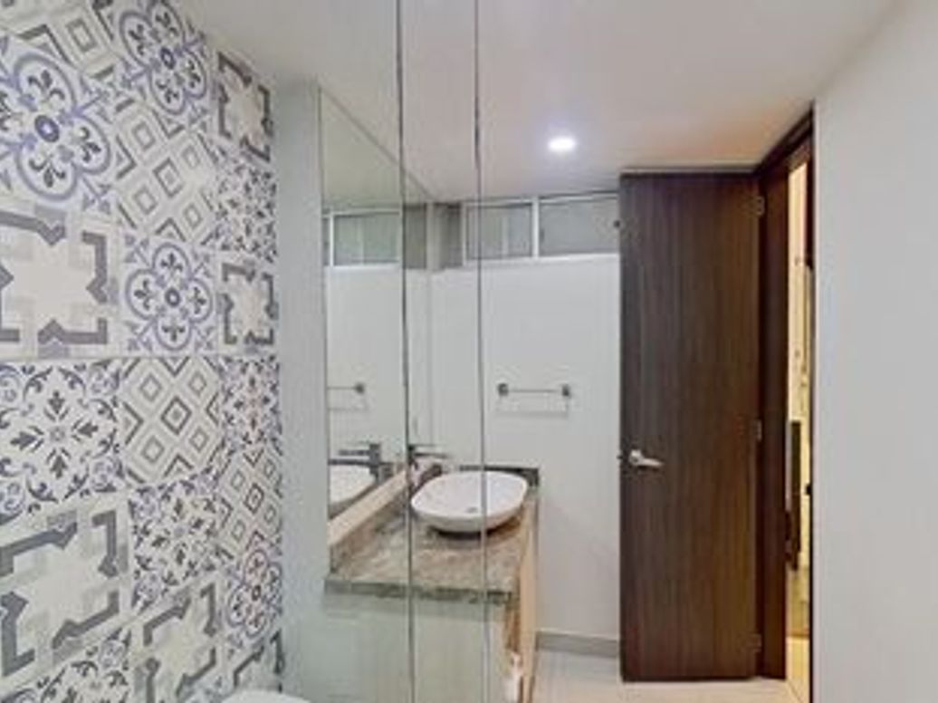 Apartamento de 4 alcobas en venta en Santa Barbara Central, Bogotá, 193 m² · foto 5 de 8