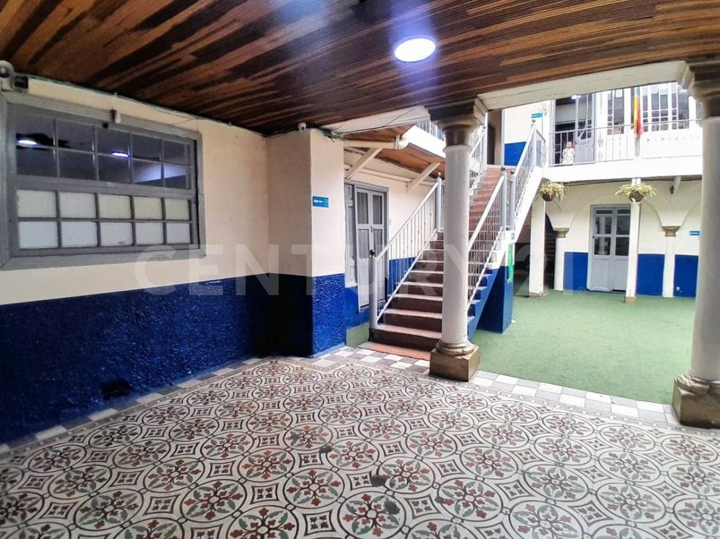 Casa de 20 alcobas en venta en La Candelaria, Bogotá, 1397 m² · foto 3 de 20