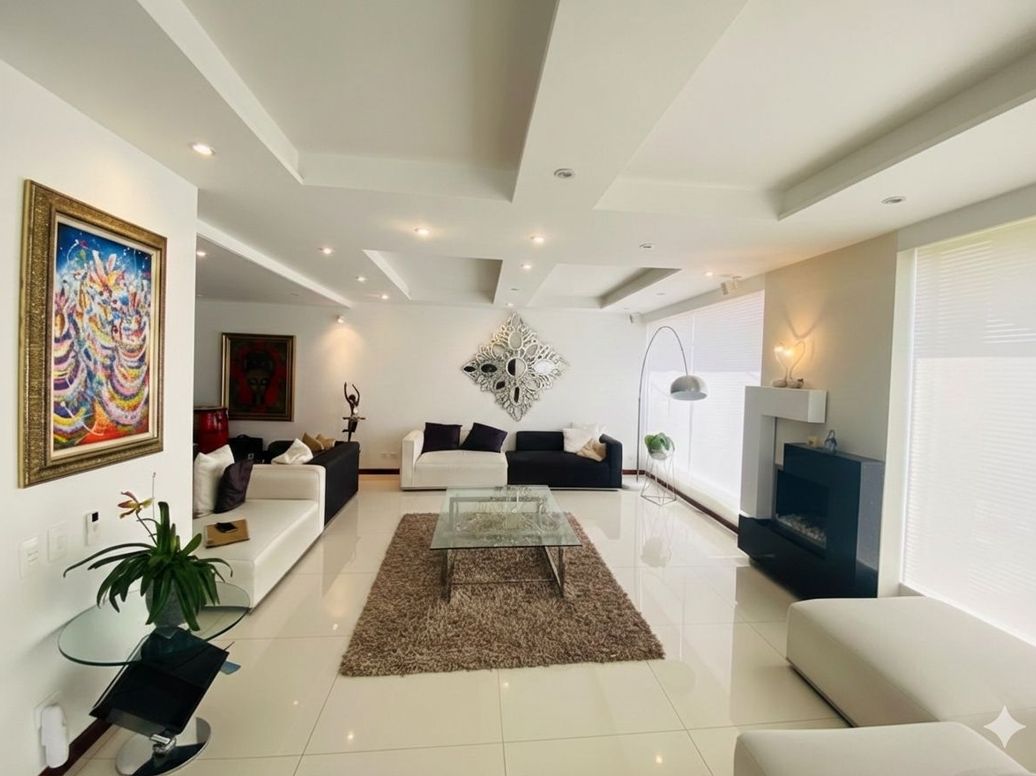 Casa de 3 alcobas en venta en Cedro Salazar, Bogotá, 350 m² · foto 2 de 20