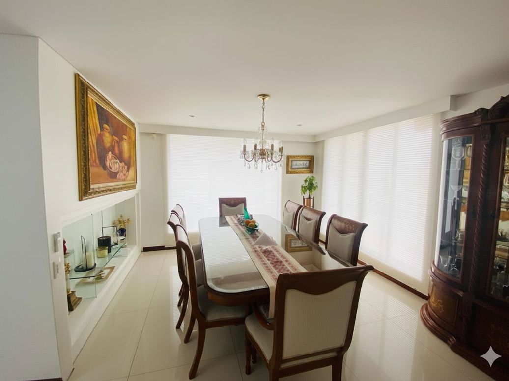 Casa de 3 alcobas en venta en Cedro Salazar, Bogotá, 350 m² · foto 8 de 20
