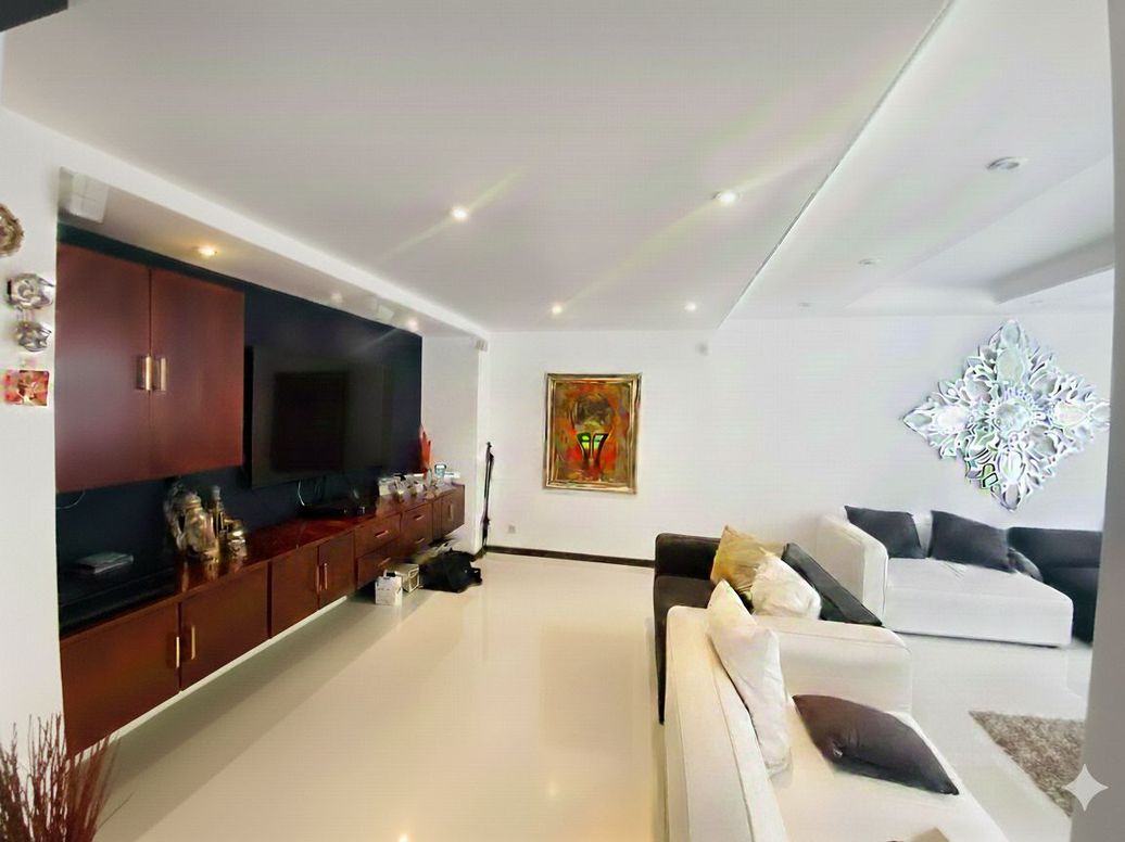 Casa de 3 alcobas en venta en Cedro Salazar, Bogotá, 350 m² · foto 4 de 20