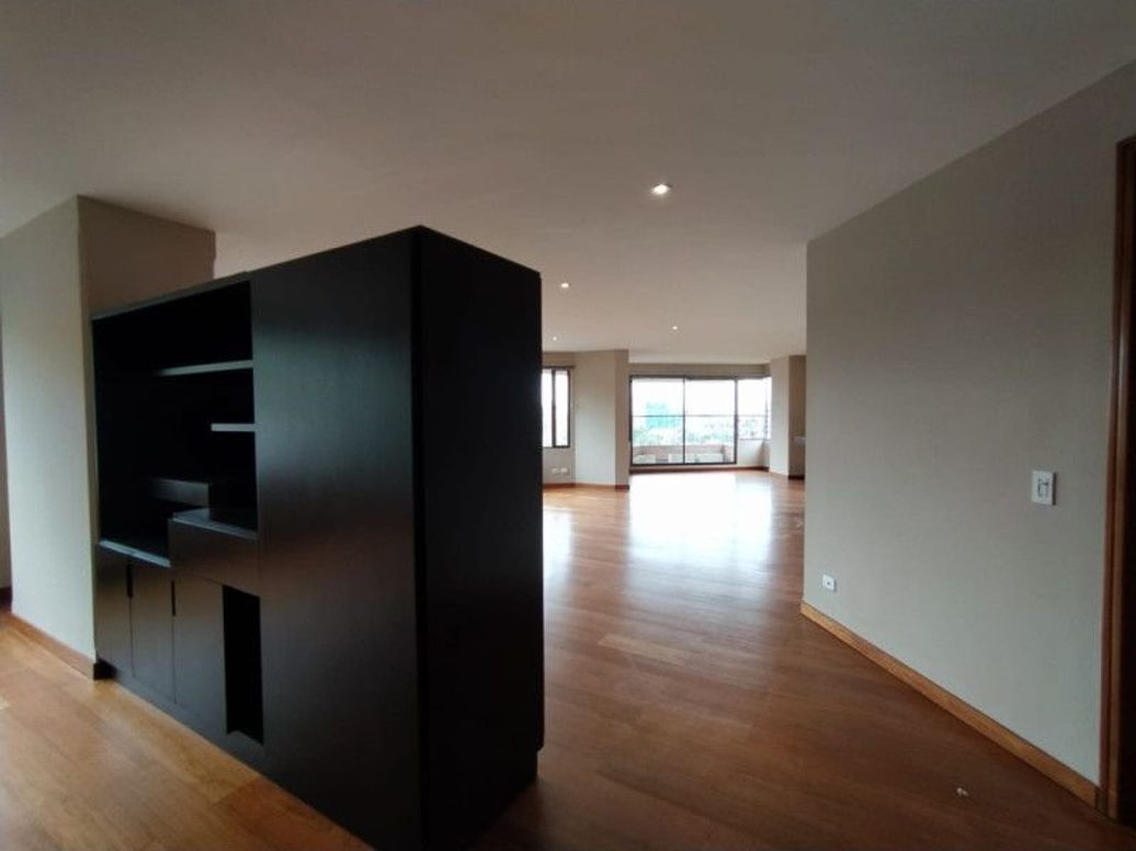 Apartamento de 3 alcobas en venta en Cerros De Santa Barbara, Bogotá, 276 m² · foto 5 de 20