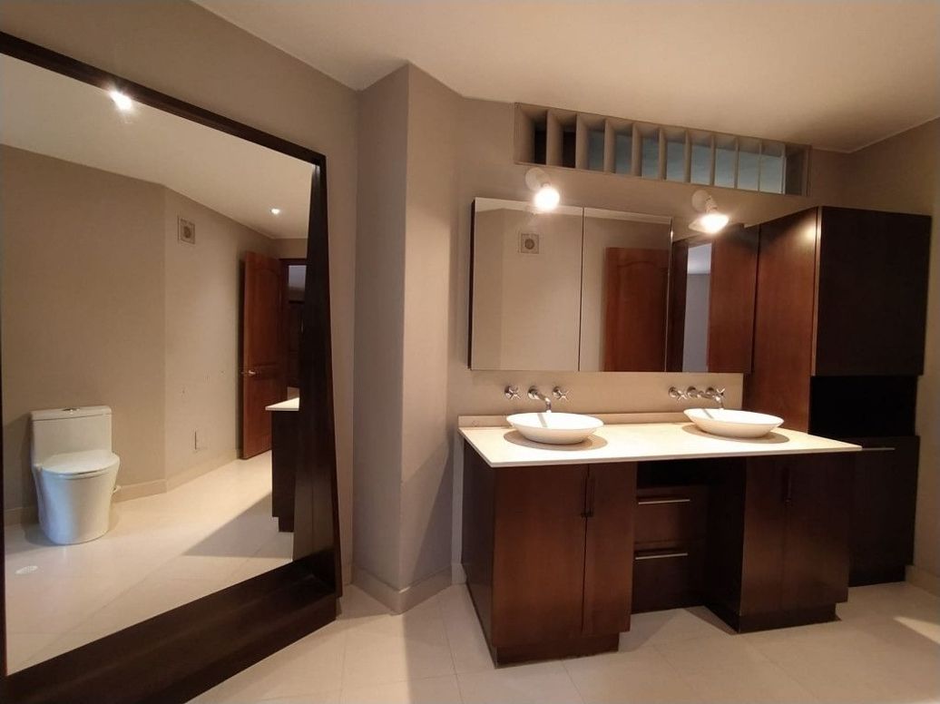 Apartamento de 3 alcobas en venta en Cerros De Santa Barbara, Bogotá, 276 m² · foto 10 de 20