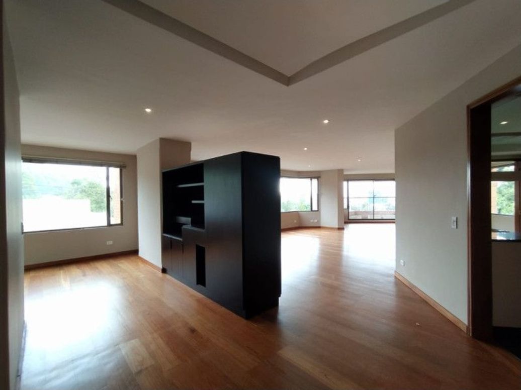 Apartamento de 3 alcobas en venta en Cerros De Santa Barbara, Bogotá, 276 m² · foto 3 de 20