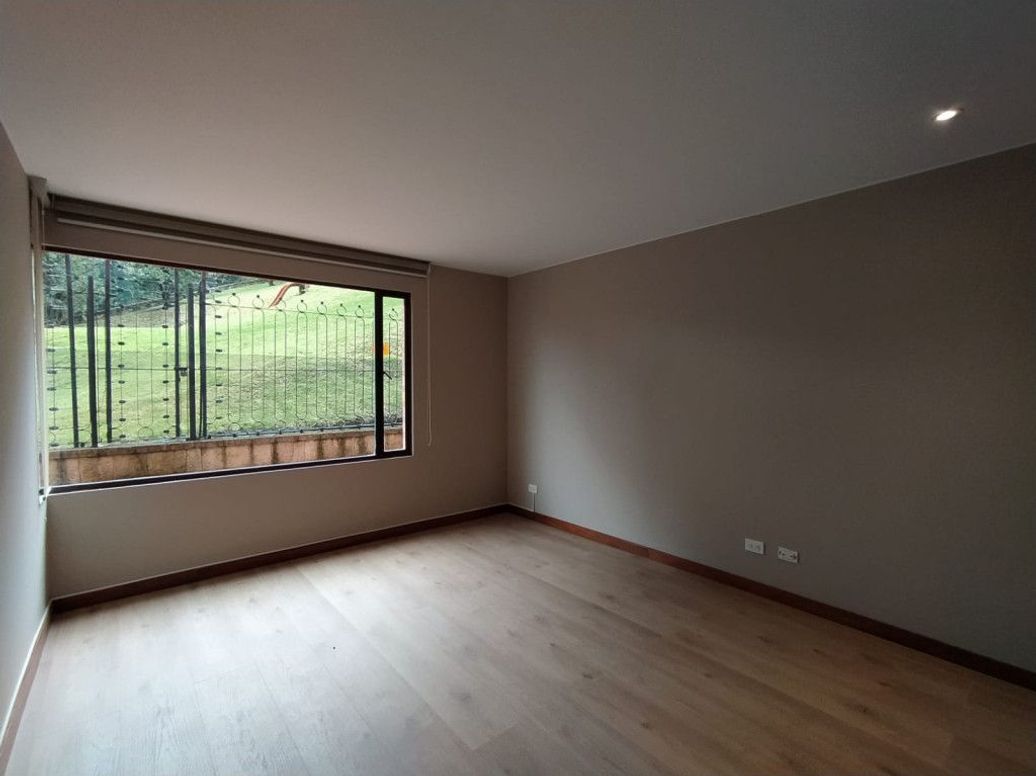 Apartamento de 3 alcobas en venta en Cerros De Santa Barbara, Bogotá, 276 m² · foto 20 de 20