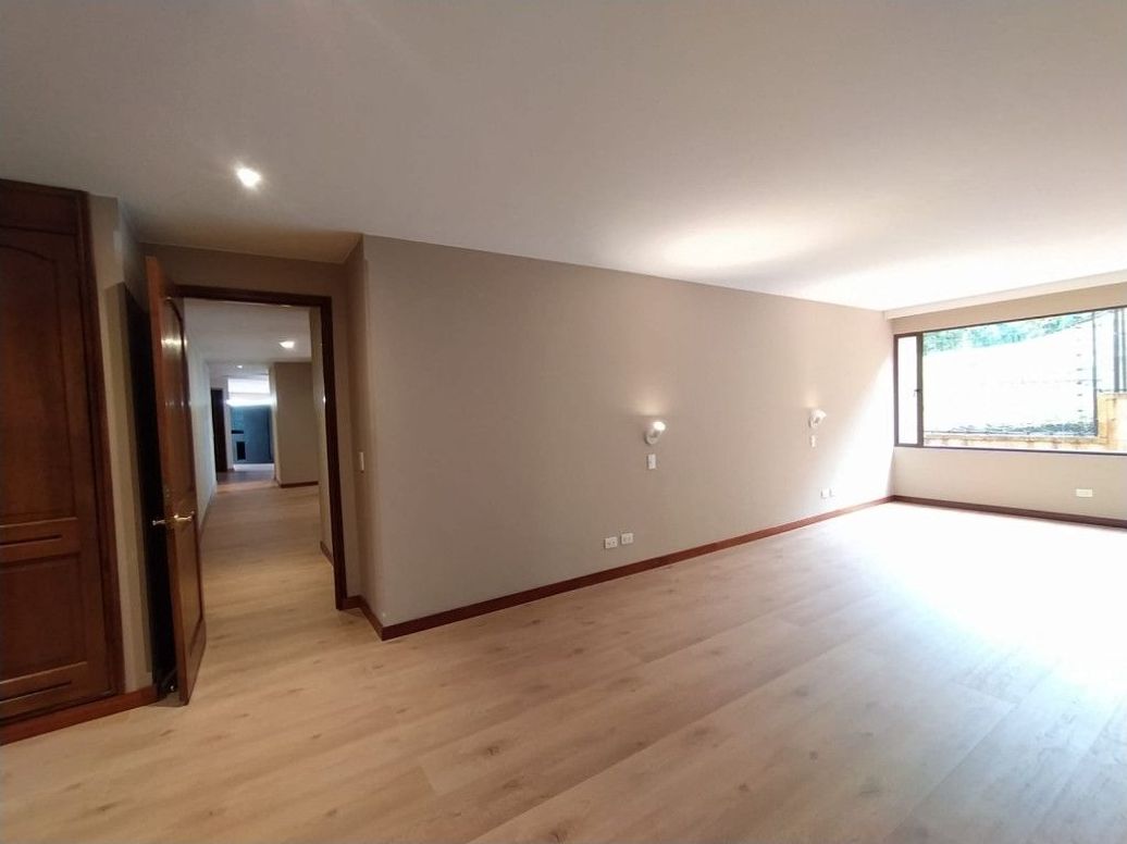 Apartamento de 3 alcobas en venta en Cerros De Santa Barbara, Bogotá, 276 m² · foto 4 de 20