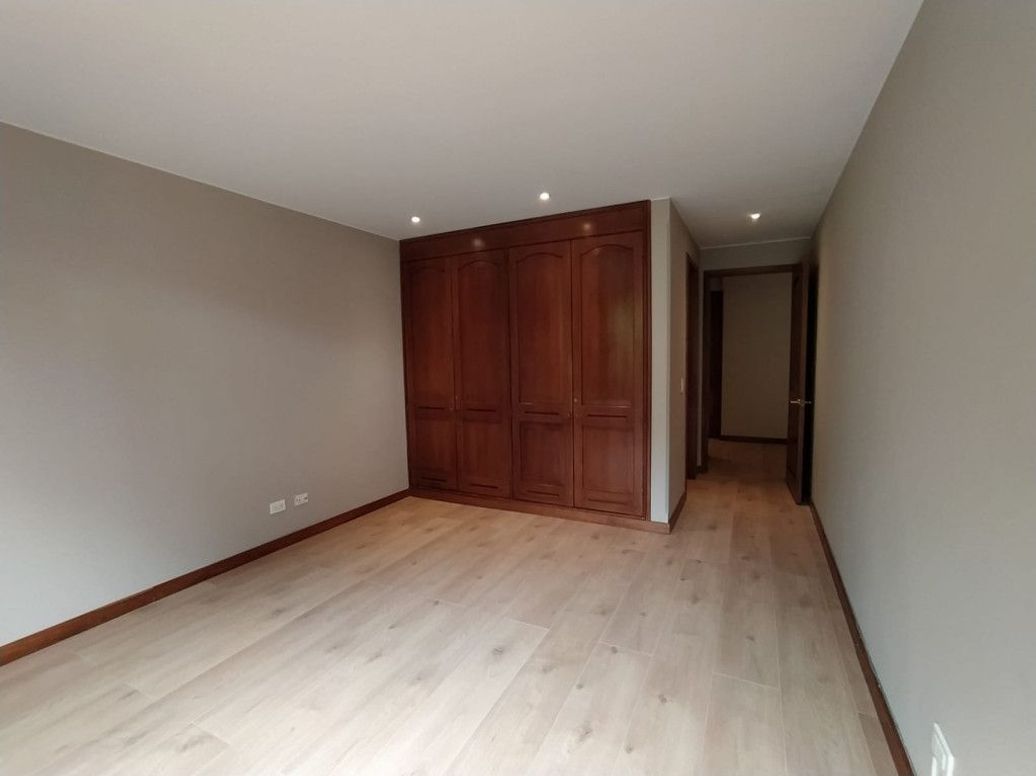 Apartamento de 3 alcobas en venta en Cerros De Santa Barbara, Bogotá, 276 m² · foto 18 de 20